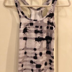 Women’s Lululemon tank